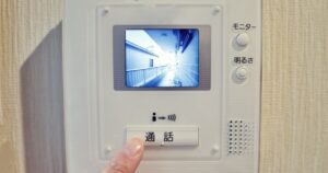 インターホンの音が小さい 鳴らない そんな悩みをスッキリ解消 電気工事110番 漏電修理 アンテナ工事 コンセントなど 日本全国対応 家庭 法人の電気工事